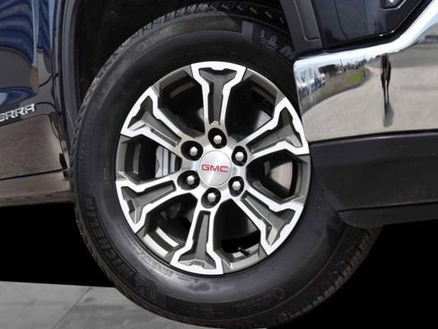 Used 2025 GMC Sierra 1500 SLT AWD/4WD image 3
