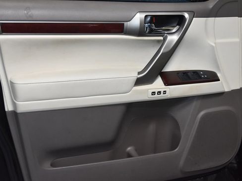 Used 2014 Lexus GX 460 w/ Premium Package image 4