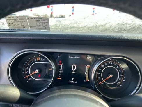 Used 2021 Jeep Gladiator Willys image 22
