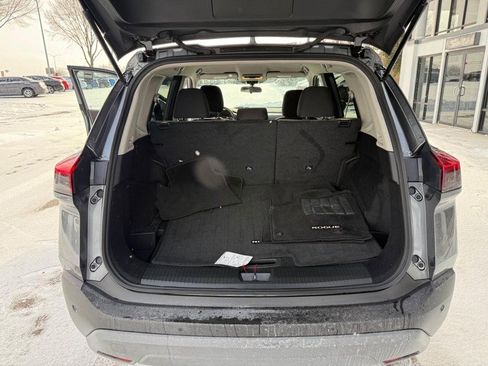 Used 2022 Nissan Rogue SV image 12