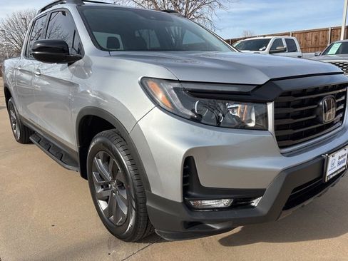 Used 2023 Honda Ridgeline Sport image 2