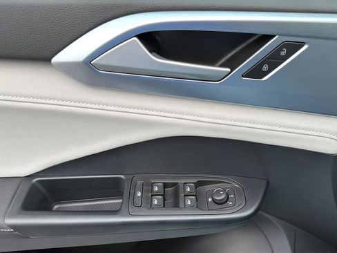 New 2026 Volkswagen Taos SE FWD image 20