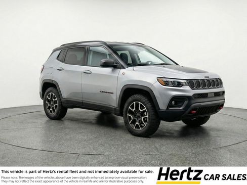 Used 2025 Jeep Compass Trailhawk AWD/4WD image 1