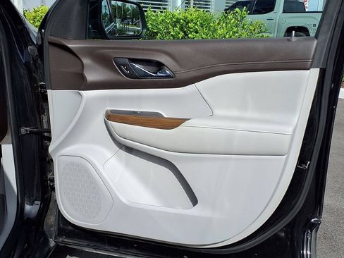Used 2020 GMC Acadia SLE w/ Driver Convenience Package FWD image 13