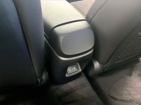 Certified 2025 Hyundai Elantra SEL image 25