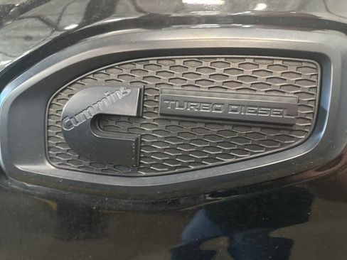 Used 2018 Nissan Titan SV w/ SV Convenience Package image 14