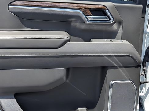 New 2025 GMC Sierra 1500 Elevation image 13