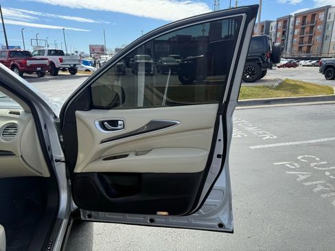Used 2019 INFINITI QX60 Luxe w/ Essential Package image 29