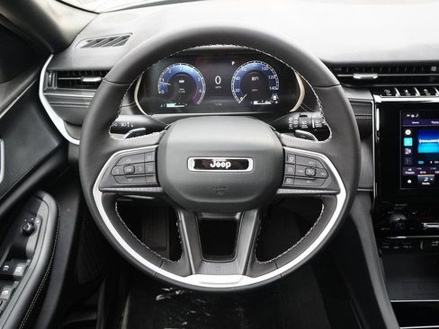 New 2025 Jeep Grand Cherokee Altitude RWD image 9