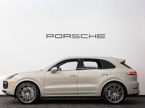 Used 2023 Porsche Cayenne Turbo AWD/4WD image 2