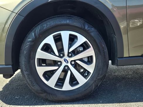 Used 2022 Subaru Outback Premium image 9