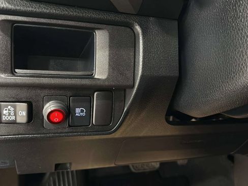 Used 2019 Toyota Tacoma SR5 AWD/4WD image 30