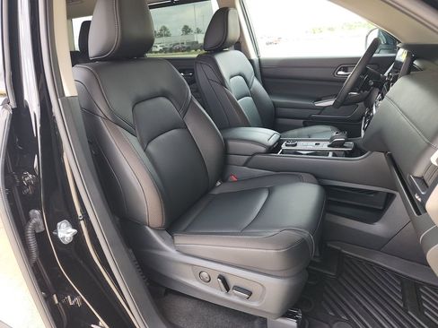 Certified 2025 Nissan Pathfinder SL image 21