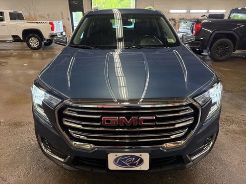 Used 2024 GMC Terrain SLT AWD/4WD image 2
