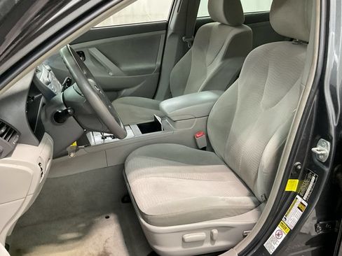 Used 2011 Toyota Camry LE FWD image 17