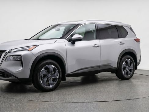 Used 2025 Nissan Rogue SV AWD/4WD image 3