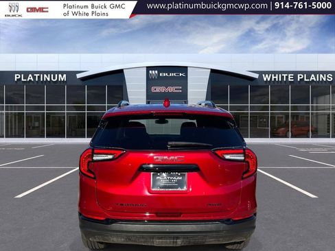 Used 2024 GMC Terrain SLE w/ Driver Convenience Package image 6