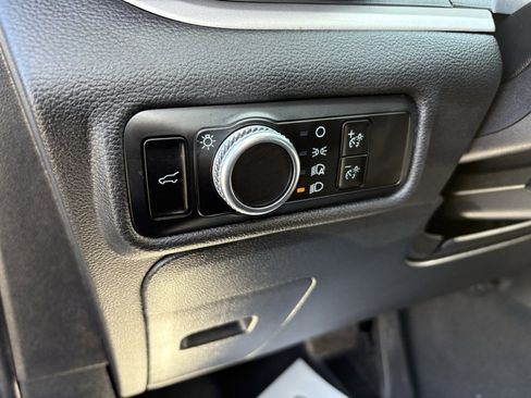 Used 2023 Ford Explorer XLT image 42