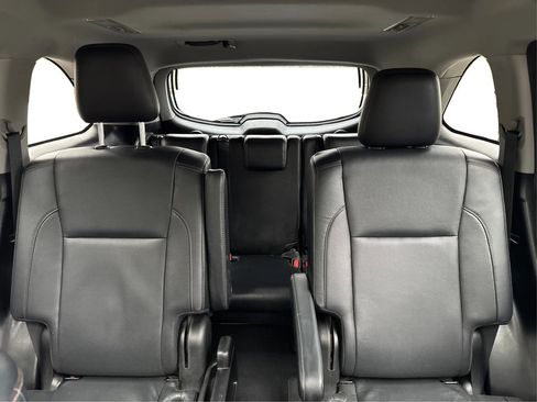 Used 2017 Toyota Highlander Limited w/ Carpet Mat Package image 18