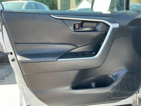 Used 2021 Toyota RAV4 LE FWD image 13