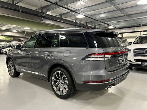 Used 2025 Lincoln Aviator Reserve w/ Illumination Package image 4