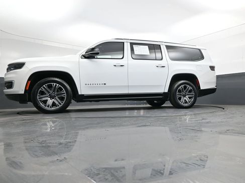 Used 2024 Jeep Wagoneer L Series II w/ Flexible Seating Group image 38