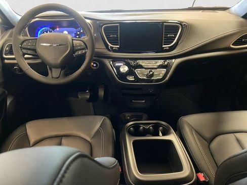 New 2026 Chrysler Pacifica Select w/ S Appearance Package image 11