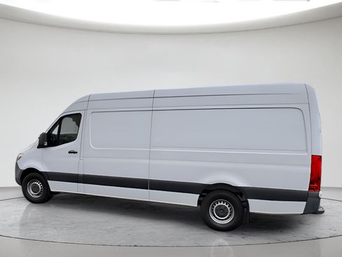 Used 2020 Mercedes-Benz Sprinter 2500 image 4