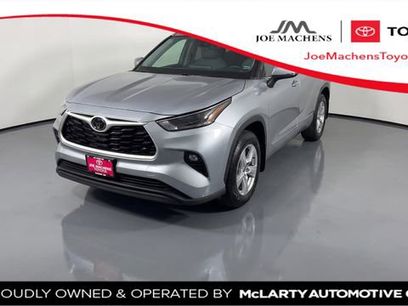 Used 2022 Toyota Highlander LE