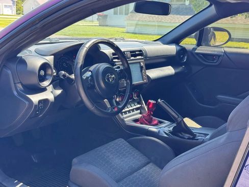Used 2022 Toyota GR86 w/ ALL Weather Mat Package (TMS) RWD image 10
