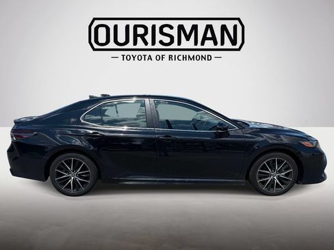 Used 2024 Toyota Camry SE w/ Cold Weather Package FWD image 2