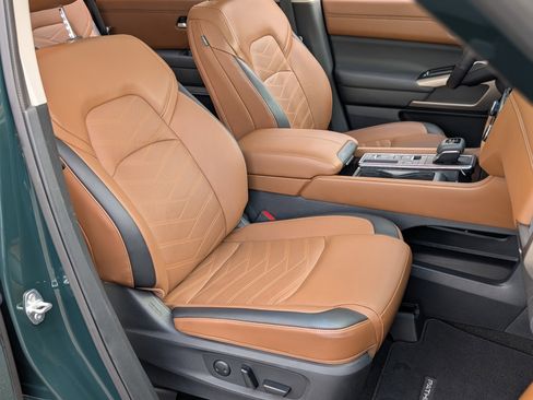 Used 2024 Nissan Pathfinder Platinum w/ Cargo Package image 24