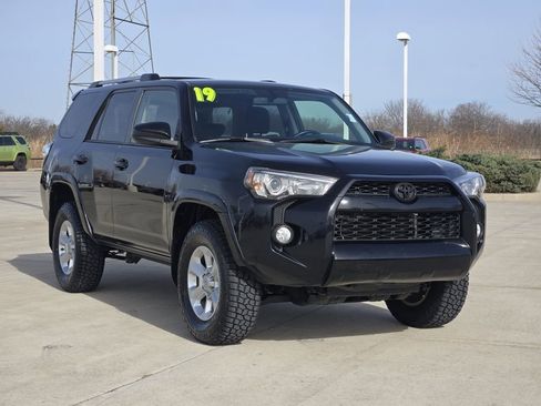 Used 2019 Toyota 4Runner SR5 image 3