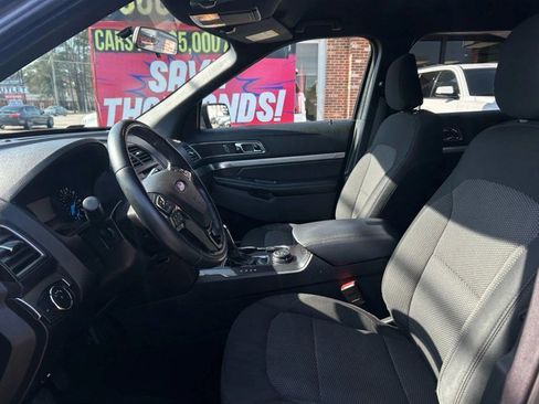 Used 2019 Ford Explorer XLT image 9