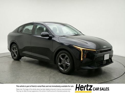 Used 2025 Kia K4 LXS image 1
