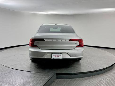 Used 2018 Volvo S90 T5 Momentum w/ Convenience Package FWD image 7