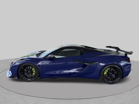 Used 2025 Chevrolet Corvette Z06 w/ Stealth Interior Trim Package RWD image 6