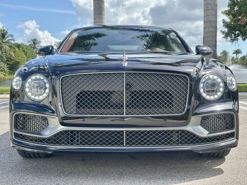 Used 2024 Bentley Flying Spur W12 image 3