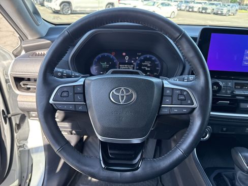 Used 2024 Toyota Grand Highlander AWD image 18