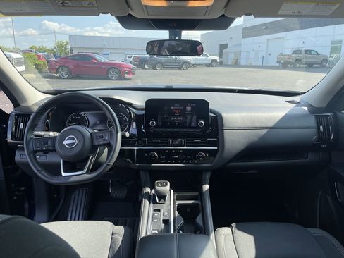 Used 2025 Nissan Pathfinder SV image 19