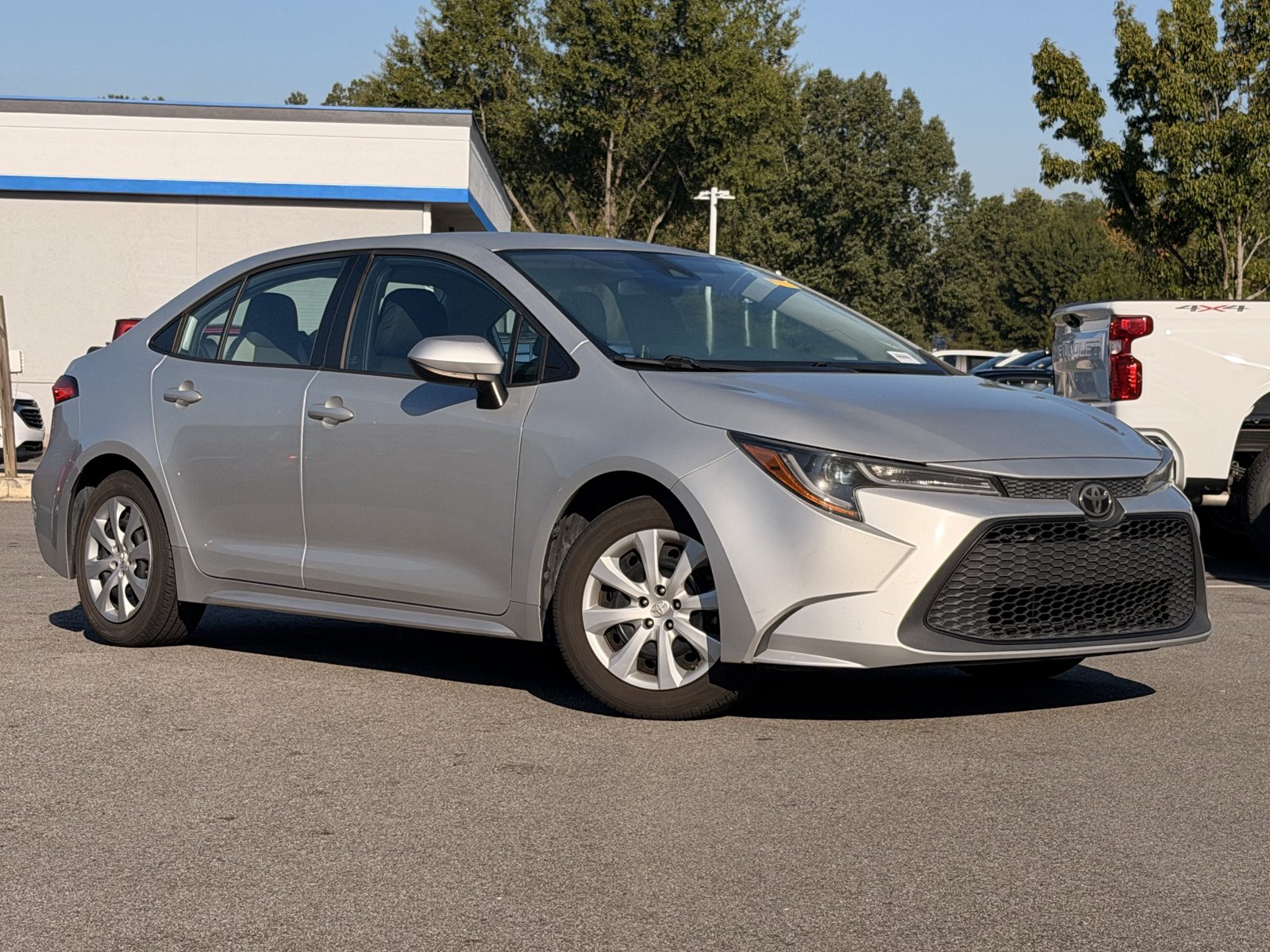 Used 2021 Toyota Corolla LE FWD image 2