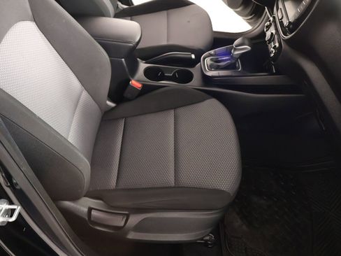 Used 2023 Kia Soul LX w/ LX Technology Package FWD image 12