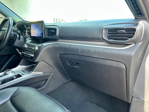 Used 2020 Ford Explorer XLT w/ Equipment Group 202A RWD image 14