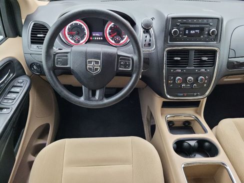 Used 2016 Dodge Grand Caravan SXT FWD image 22