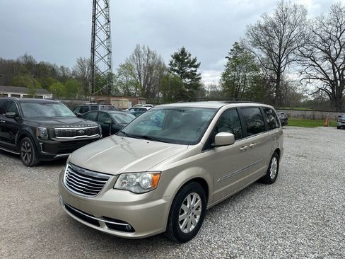 Used 2013 Chrysler Town & Country Touring image 1