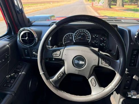 Used 2005 HUMMER H2 SUT w/ Preferred Equipment Group AWD/4WD image 17