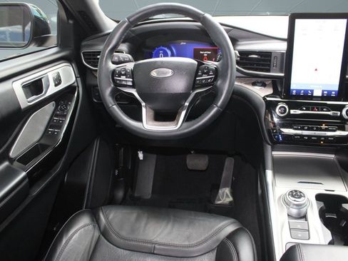 Used 2022 Ford Explorer Platinum w/ Equipment Group 601A image 28