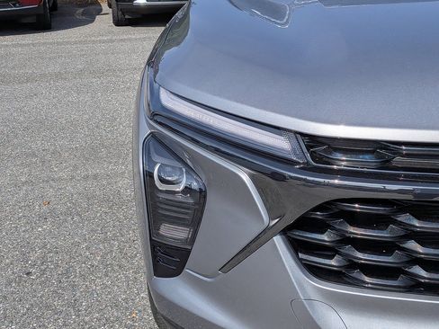 Used 2025 Chevrolet Trax RS w/ Driver Confidence Package FWD image 8