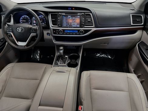Used 2016 Toyota Highlander Limited image 12