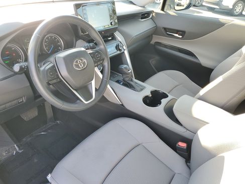 Certified 2022 Toyota Venza LE image 17